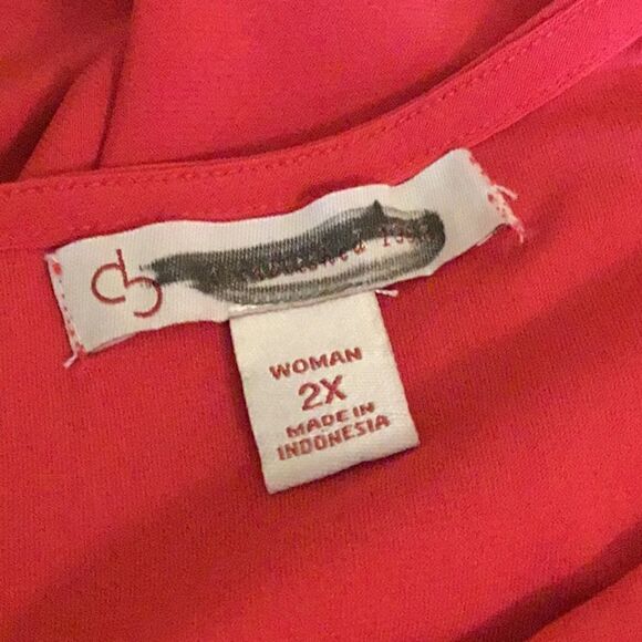 Sleeveless dress in red with built in necklace in size 2 X - Picture 11 of 13